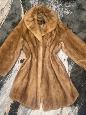 Vintage Golden-Tan Mink Fur Coat – Luxurious Style – M/L